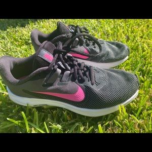 womens black and pink nike trainers